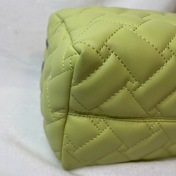 Betsey Johnson Lime Weekender toiletry bag, NWT - Picture 6 of 8